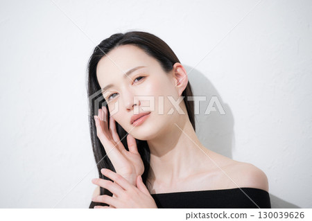 Image of a beautiful woman with a beautiful neck and décolleté, close-up, looking at the camera Image of a beautiful woman with a beautiful neck and décolleté, close-up, looking at the camera 130039626