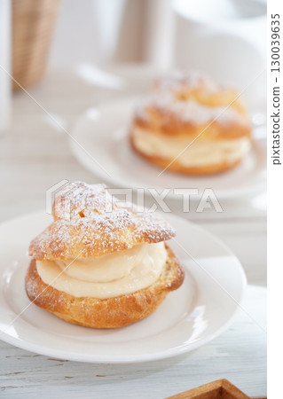Cream puff 130039635