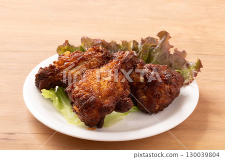 Deep-fried chicken wings 130039804