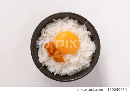 Grained sea urchin and rice with raw egg 130040054