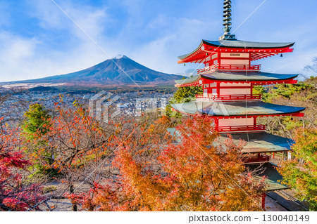 Yamanashi Prefecture, Autumn leaves at Arakurayama Sengen Shrine, Five-story Pagoda and Mount Fuji Yamanashi Prefecture, Autumn leaves at Arakurayama Sengen Shrine, Five-story Pagoda and Mount Fuji 130040149