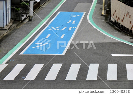 設有「銀色區域」的道路 設有「銀色區域」的道路 130040238