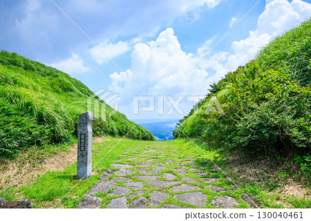 Summer Bungo Kaido, Futae Toge Stone Pavement, Aso City, Kumamoto Prefecture 130040461