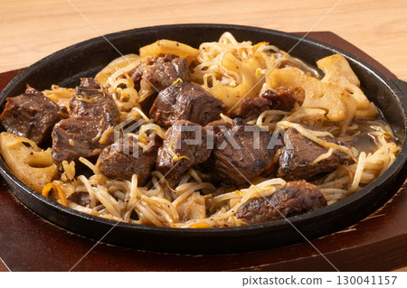 Beef belly, lotus root and bean sprouts stir-fry Beef belly, lotus root and bean sprouts stir-fry 130041157