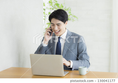 微笑的商人 130041177