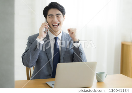 smiling businessman 130041184