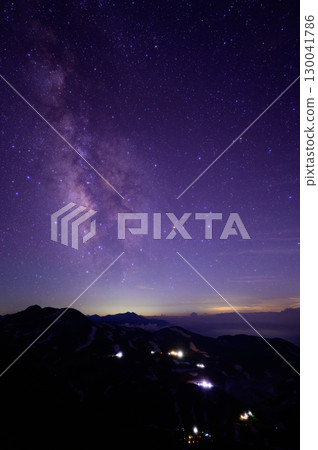 室堂平山間小屋和銀河 130041786