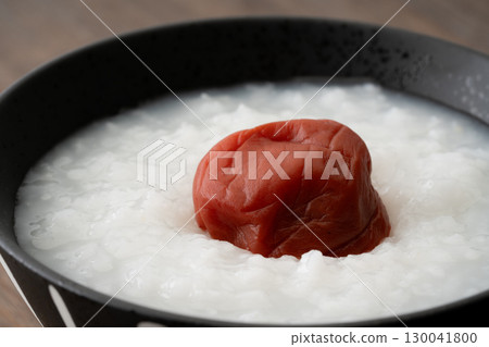 碗裡的李子粥的特寫 130041800