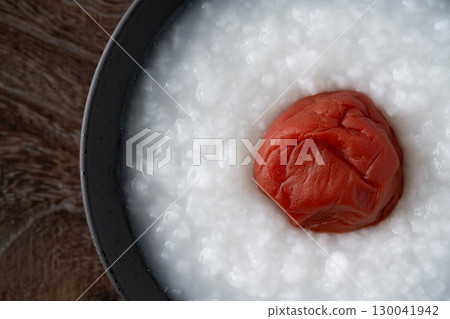 Close-up of plum porridge in a bowl 130041942