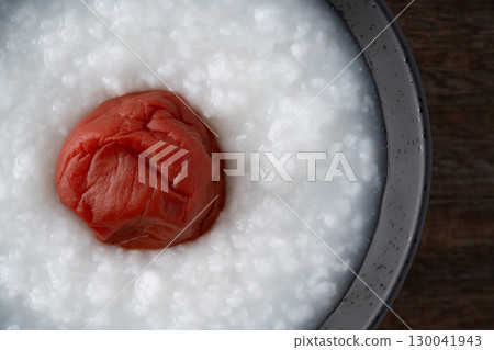 碗裡的李子粥的特寫 130041943