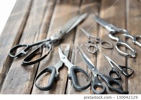 Several pairs of used scissors for various purposes Several pairs of used scissors for various purposes 130042129