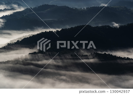 壯麗的景色和雲海 130042937