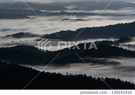 Spectacular scenery and sea of clouds 130042938