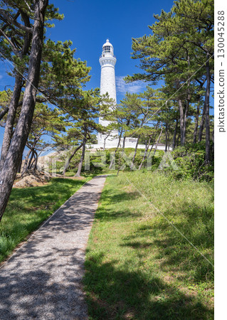 Izumo Hinomisaki Lighthouse: A white lighthouse in Izumo City, Shimane Prefecture. Izumo Hinomisaki Lighthouse: A white lighthouse in Izumo City, Shimane Prefecture. 130045288