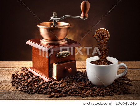 A coffee mill at a long-established coffee shop 130046240