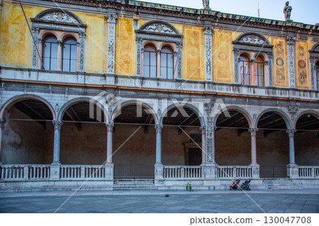Piazza dei Signori 130047708