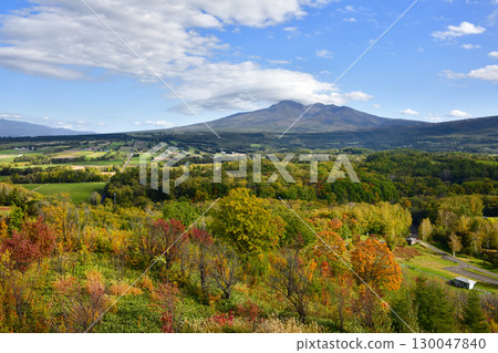 Mount Shari scenery in October Mount Shari scenery in October 130047840