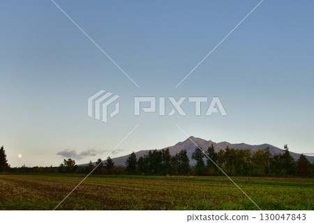 十月斜里山風景 130047843