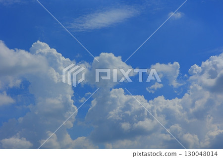 藍天和白色雲彩 藍天和白色雲彩 130048014
