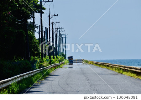 A mirage that appeared on a seaside road in summer 130048081