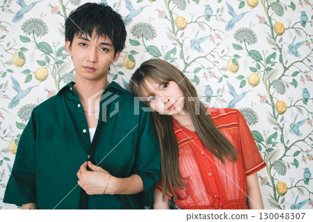 年輕夫婦 130048307