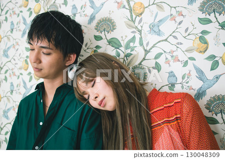 Young couple 130048309