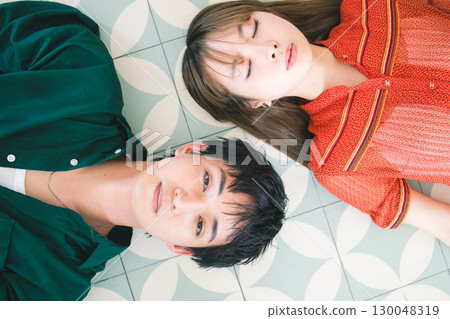 仰臥的男人和女人 130048319