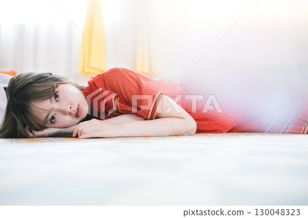 一位女士睡著了 130048323