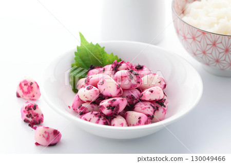 A Japanese food image of shiso, bonito, garlic, and white rice against a white background. Food photo perfect as a side dish or snack with rice. 130049466