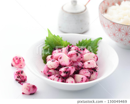 A Japanese food image of shiso, bonito, garlic, and white rice against a white background. Food photo perfect as a side dish or snack with rice. 130049469