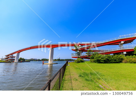 Nakanoshima Bridge in Toriizaki Seaside Park, Kisarazu City, Chiba Prefecture 130049756