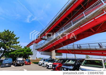 Nakanoshima Bridge in Toriizaki Seaside Park, Kisarazu City, Chiba Prefecture 130049780