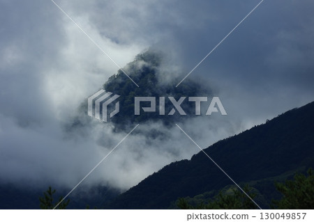 漂浮在雲彩海的山 130049857