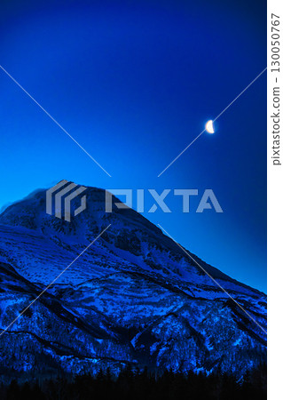 Mysterious night view of Mount Rausu and the waxing crescent moon Mysterious night view of Mount Rausu and the waxing crescent moon 130050767