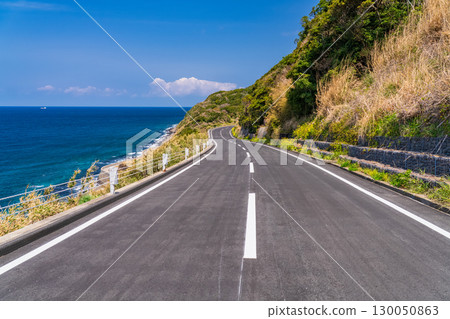 長崎縣生月夕陽之路蜿蜒道路 130050863