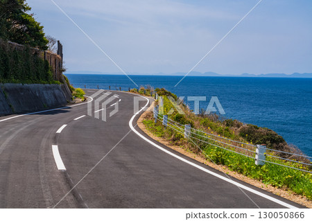 長崎縣生月夕陽之路蜿蜒道路 130050866