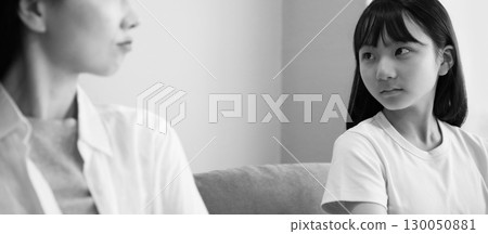 女兒和母親爭吵的圖片 130050881