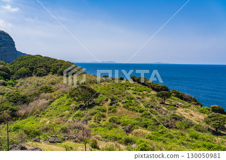 View of Ikitsuki Island, Nagasaki Prefecture - Coastline seen from the top of a hill View of Ikitsuki Island, Nagasaki Prefecture - Coastline seen from the top of a hill 130050981