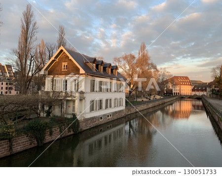 斯特拉斯堡世界遺產小法蘭西的冬日日落 130051733