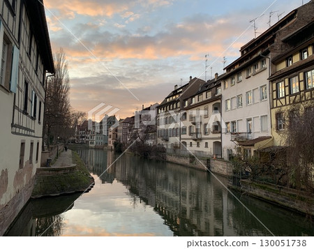 斯特拉斯堡世界遺產小法蘭西的冬日日落 斯特拉斯堡世界遺產小法蘭西的冬日日落 130051738