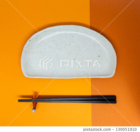 日式餐具和簡約背景 日式餐具和簡約背景 130051910