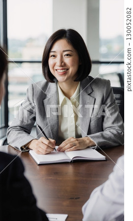 Meeting businesswoman 130052082