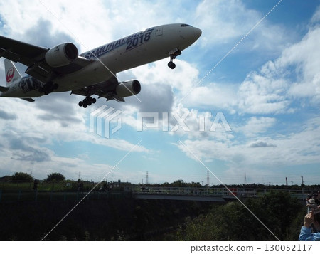 Passenger plane landing at Osaka International Airport and blue sky Passenger plane landing at Osaka International Airport and blue sky 130052117