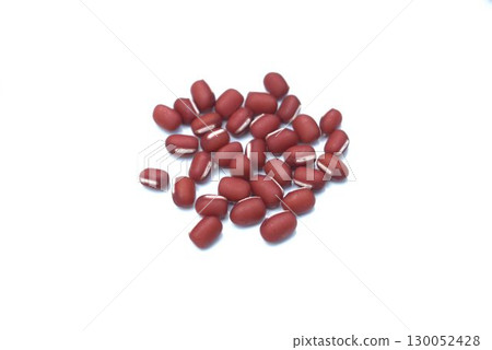 Red adzuki beans 130052428