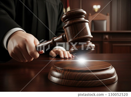 （人工智慧生成的）正義、審判和法律的圖像：當法槌敲響時 130052520