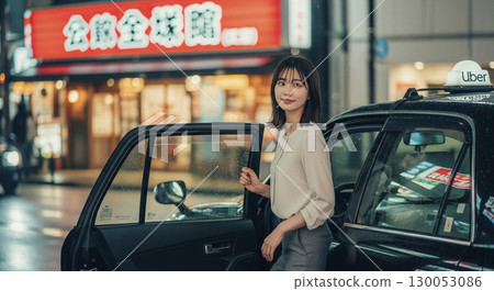 下車的女商人 130053086
