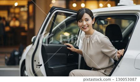 下車的女商人 130053087