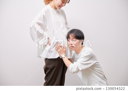 Couple facing each other, pregnant woman, maternity 130054322