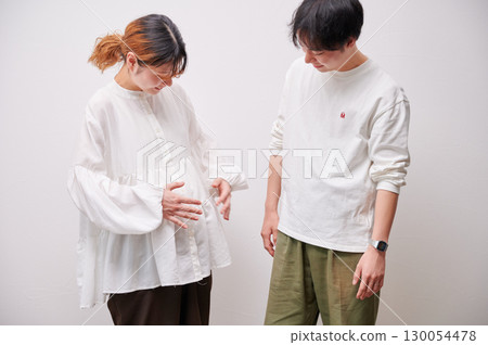 面對面的夫婦，孕婦，孕婦 130054478