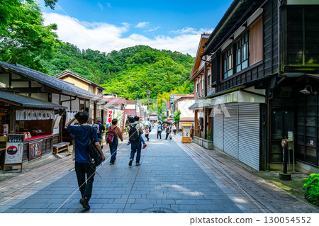 【東京】高尾山的參道兩旁林立著各式餐廳 130054552